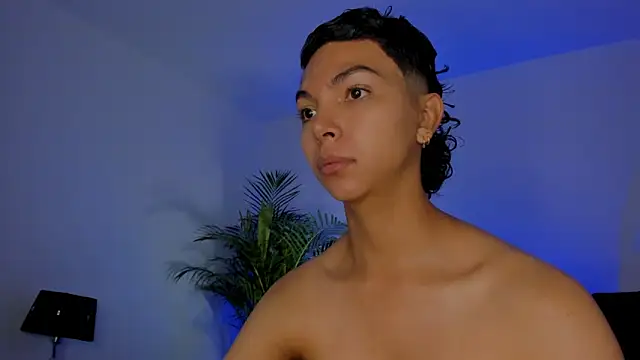 xhenisa  online show from October 15, 4:31 pm