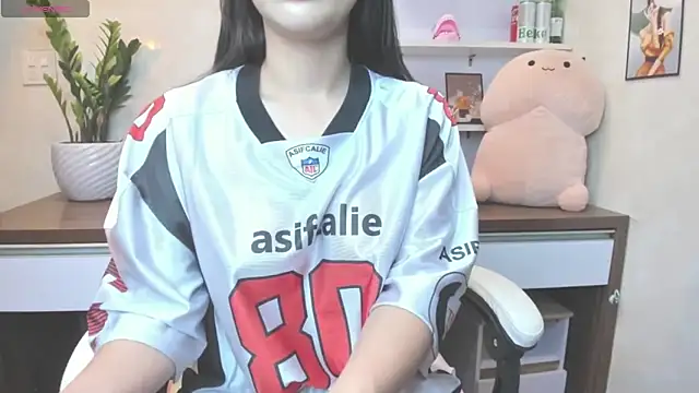 Snapshot of Mimini- chatting on October 11, 6:40 am Mimini- online show from October 11, 6:40 am