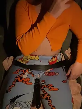 Snapshot of Autumn_Nighht chatting on September 28, 6:46 pm Autumn Nighht online show from September 28, 6:46 pm