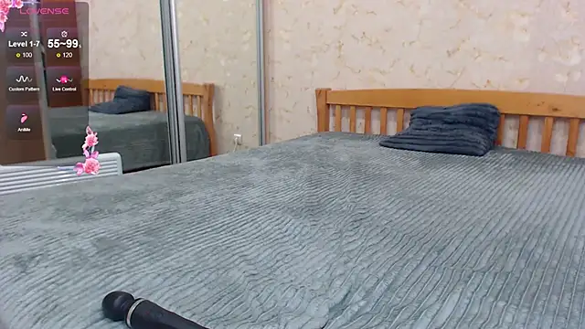 Snapshot of JuicyJess chatting on October 31, 9:52 pm JuicyJess online show from October 31, 9:52 pm