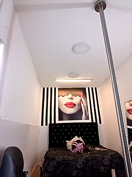 Snapshot of Shanelle__ chatting on September 20, 2:37 pm Shanelle   online show from September 20, 2:37 pm