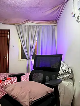 Snapshot of lilian_prada chatting on October 31, 8:35 pm lilian prada online show from October 31, 8:35 pm