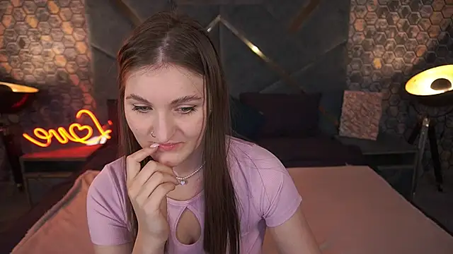 Snapshot of EmmyCharmm chatting on October 2, 6:29 am EmmyCharmm online show from October 2, 6:29 am