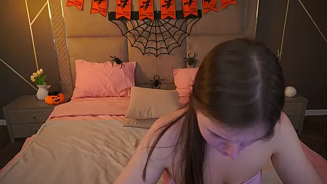 Snapshot of EmmyCharmm chatting on October 29, 8:18 am EmmyCharmm online show from October 29, 8:18 am