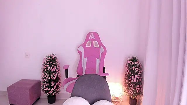 keissy rincon  online show from October 15, 11:29 pm