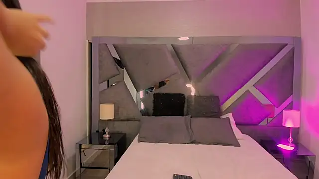 Snapshot of JulietaHazze chatting on October 21, 3:43 am JulietaHazze online show from October 21, 3:43 am