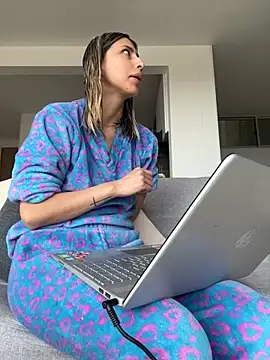 Snapshot of Ameellie chatting on September 19, 4:17 pm Ameellie online show from September 19, 4:17 pm