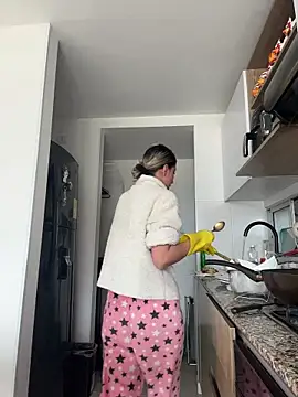 Ameellie online show from April 10, 3:40 pm