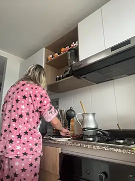 Snapshot of Ameellie chatting on October 12, 4:31 pm Ameellie online show from October 12, 4:31 pm