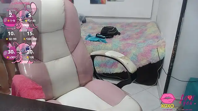 Snapshot of alegriamartinez chatting on September 29, 6:57 pm alegriamartinez online show from September 29, 6:57 pm