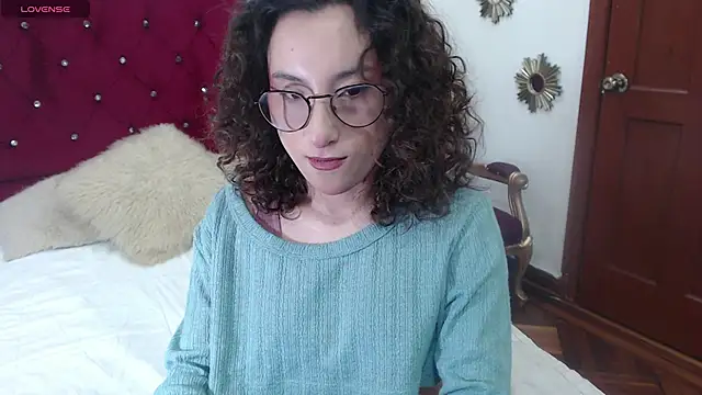 little  amy  online show from September 11, 10:10 pm