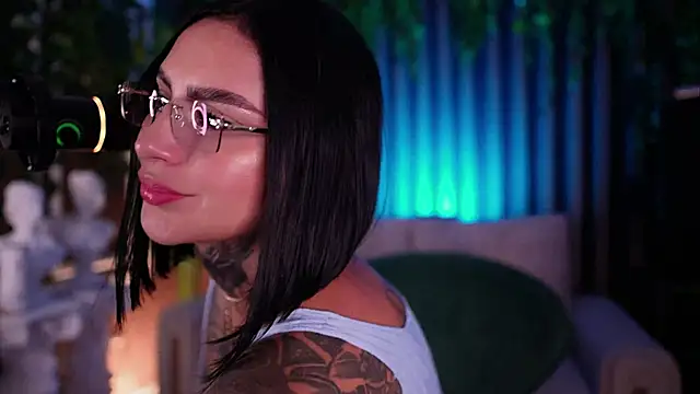 Snapshot of Kleeopatra_ chatting on October 6, 10:58 pm Kleeopatra online show from October 6, 10:58 pm