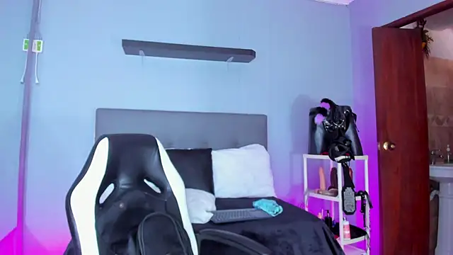 Snapshot of Coco_Kiss chatting on October 7, 7:18 pm Coco Kiss online show from October 7, 7:18 pm