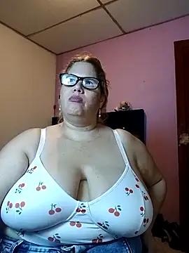 EllisW8 online show from April 16, 9:39 pm