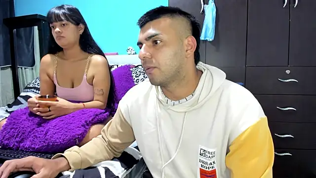 Snapshot of 2ScarletandRyan8 chatting on October 23, 9:59 am 2ScarletandRyan8 online show from October 23, 9:59 am