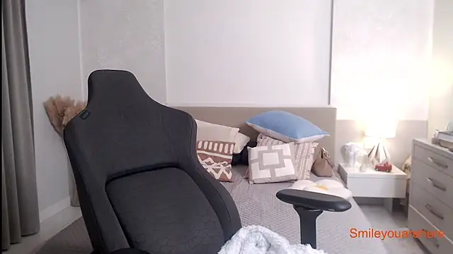 Snapshot of Smileyouarehere chatting on September 22, 3:27 am Smileyouarehere online show from September 22, 3:27 am