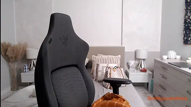 Snapshot of Smileyouarehere chatting on September 28, 3:13 am Smileyouarehere online show from September 28, 3:13 am