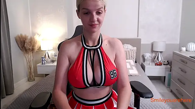 Snapshot of Smileyouarehere chatting on October 3, 2:05 am Smileyouarehere online show from October 3, 2:05 am