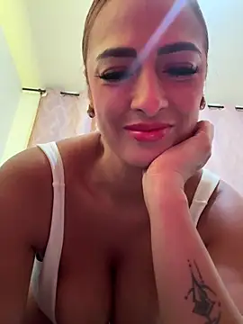 Snapshot of SofiaReyes1 chatting on October 13, 2:25 am SofiaReyes1 online show from October 13, 2:25 am