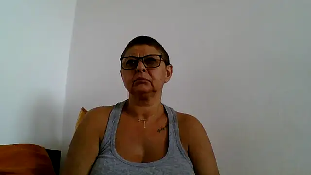 Snapshot of roseblak42 chatting on September 18, 12:04 pm roseblak42 online show from September 18, 12:04 pm