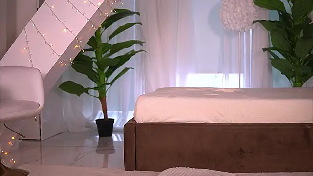 KaylaBray online show from March 27, 5:42 am