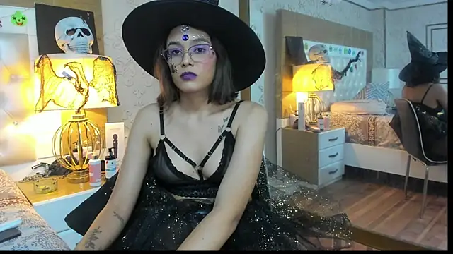 Snapshot of TaraaHot chatting on October 31, 3:30 am TaraaHot online show from October 31, 3:30 am