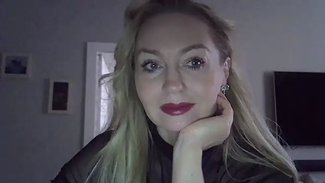 ZarinaSwift online show from October 8, 4:39 am