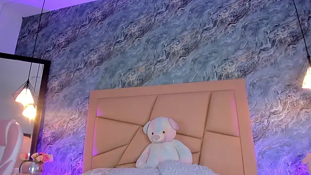 Snapshot of _Hollywood_1 chatting on October 5, 9:47 am Hollywood 1 online show from October 5, 9:47 am