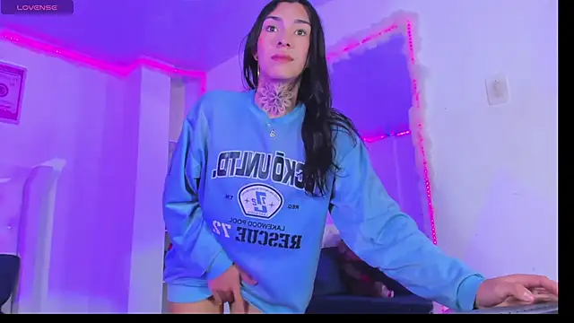 Snapshot of Camila_Coxx chatting on October 28, 5:46 am Camila Coxx online show from October 28, 5:46 am