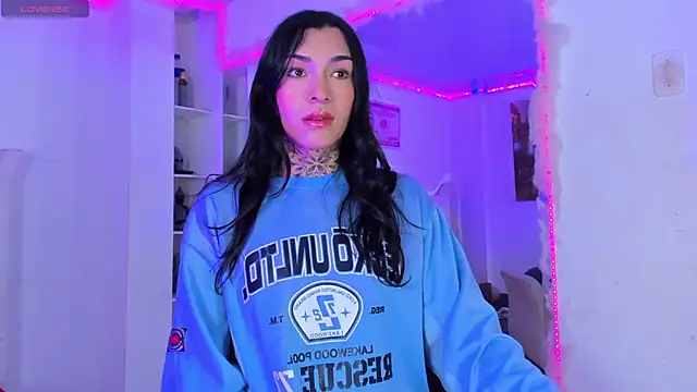 Snapshot of Camila_Coxx chatting on October 25, 5:15 am Camila Coxx online show from October 25, 5:15 am