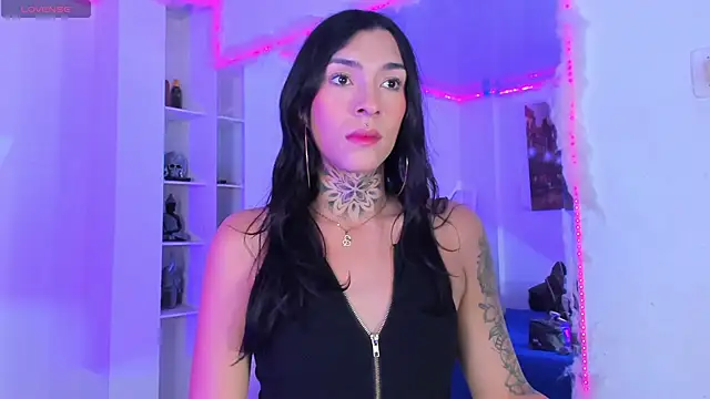 Snapshot of Camila_Coxx chatting on October 6, 4:23 pm Camila Coxx online show from October 6, 4:23 pm