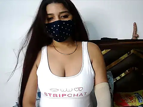 Snapshot of Gloie4u chatting on October 31, 9:13 am Gloie4u online show from October 31, 9:13 am