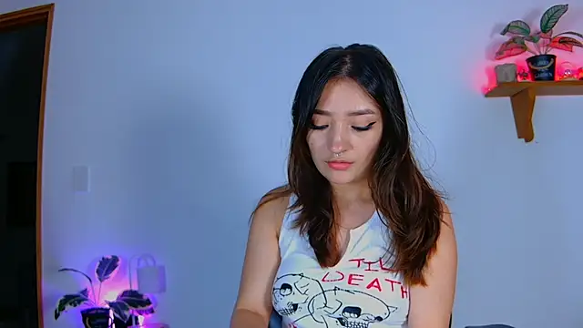 vayolett01 dakotta online show from October 4, 1:55 am