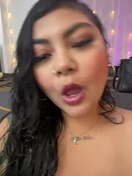 ItsEla online show from March 9, 2:09 pm