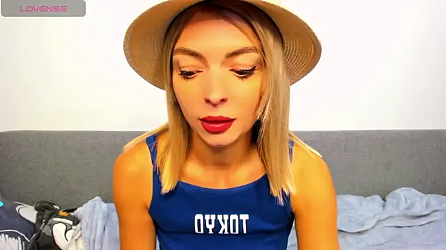 Snapshot of _ellen_meow_ chatting on October 3, 9:42 pm  ellen meow  online show from October 3, 9:42 pm