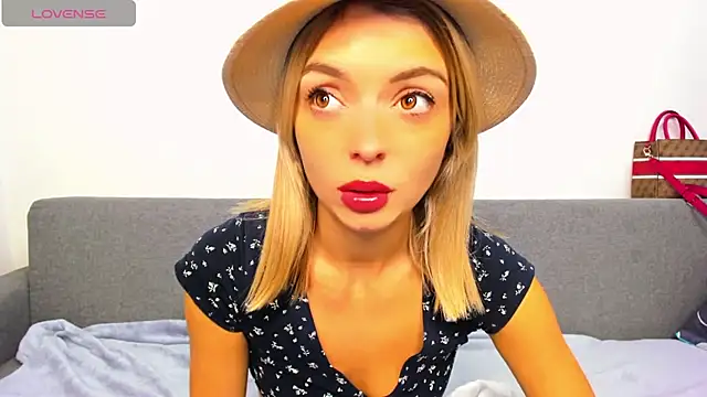 Snapshot of _ellen_meow_ chatting on October 19, 6:32 pm  ellen meow  online show from October 19, 6:32 pm