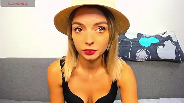 Snapshot of _ellen_meow_ chatting on October 21, 10:14 pm  ellen meow  online show from October 21, 10:14 pm