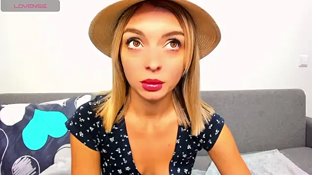 Snapshot of _ellen_meow_ chatting on October 1, 8:36 pm  ellen meow  online show from October 1, 8:36 pm