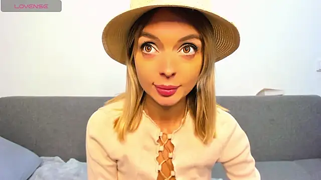 Snapshot of _ellen_meow_ chatting on October 31, 11:31 pm  ellen meow  online show from October 31, 11:31 pm