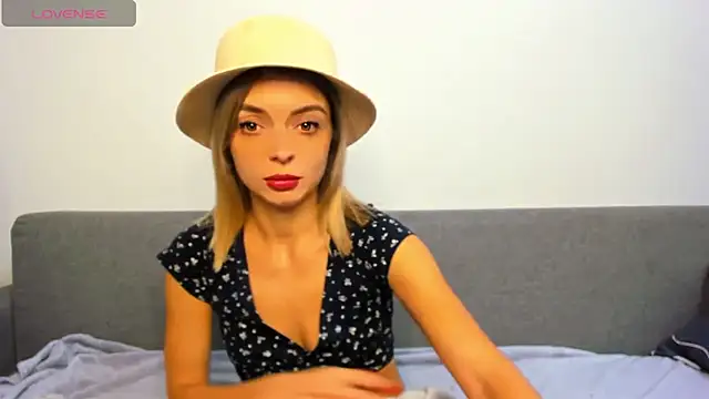 Snapshot of _ellen_meow_ chatting on October 20, 10:02 pm  ellen meow  online show from October 20, 10:02 pm