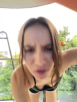 reaLISStic online show from April 15, 7:58 pm