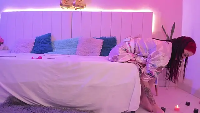 CAMILLEN PETTID online show from October 10, 10:25 pm