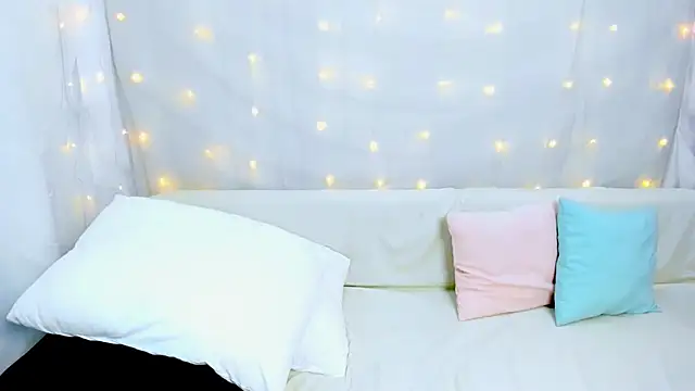 Lily Daviss online show from December 14, 3:01 am