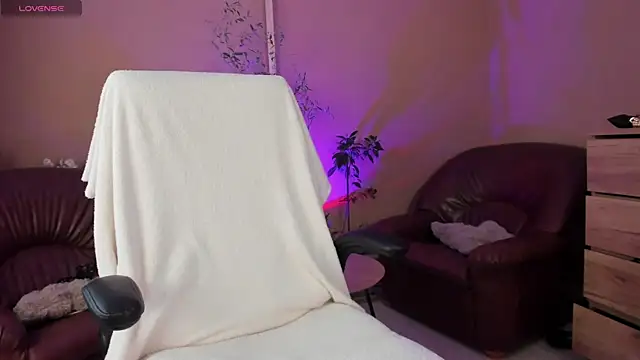 KaylaLaine online show from May 30, 7:28 am
