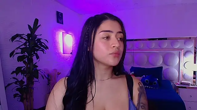 lucianaroy online show from October 10, 8:25 pm