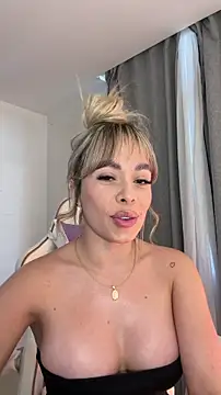 Alison Diaz17 online show from November 6, 10:15 pm