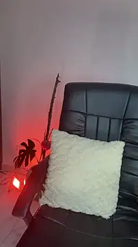 LindseyMoss online show from April 7, 5:20 am