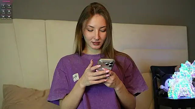 annief0x online show from March 7, 1:56 am