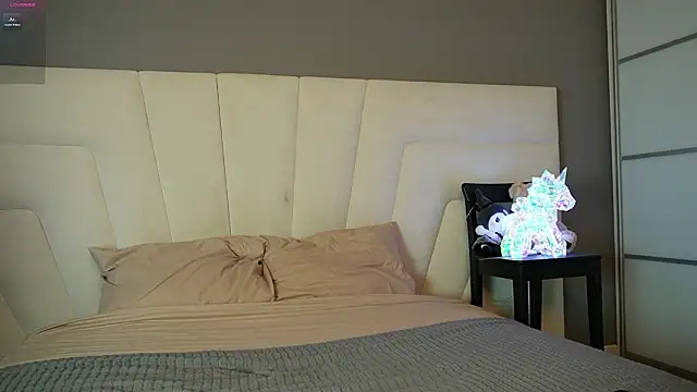 annief0x online show from March 18, 3:55 am