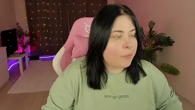 Snapshot of Akemi_BBW chatting on October 4, 6:12 pm Akemi BBW online show from October 4, 6:12 pm